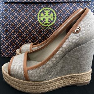 Tory Burch Plata Royal Majorca Wedge Size 6